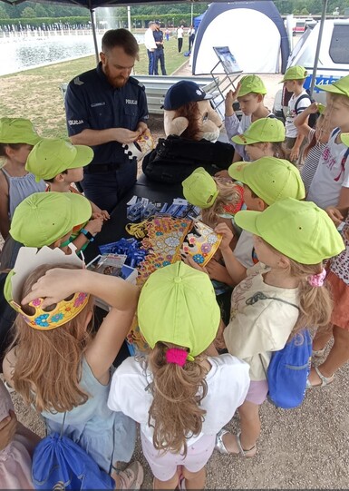 Spotkanie dzieci z policjantem